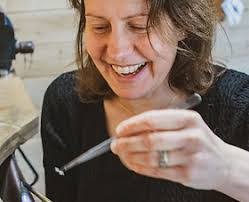 Elisa Dodd's Instagram, Twitter & Facebook