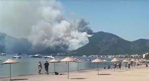 Marmaris'te yerleşim yerleri yakınındaki ormanlık alanda çıkan yangın, korkuttu. Marmaris Te Orman Yangini Son Dakika Haber