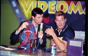 Marcelo tinelli acquired the golden martín fierro award in 1998, and his present greater than 20 statuettes. Marcelo Tinelli Avanza Con La Biopic De Ricky Martin Le Enviamos El Primer Libro Y Le Encanto Mercedes Television