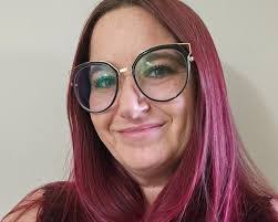 Angela Oakley's Instagram, Twitter & Facebook