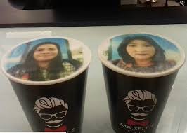 Aku akan tinggal di surabaya bersama tante dan oomku. Unik 4 Kafe Ini Hadirkan Minuman Dengan Gambar Wajahmu