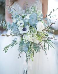 While most brides do opt to carry flowers down the aisle, there are many alternatives to wedding bouquets that are just as lovely and suitable for any memorable event. Brautstrauss Furs Standesamt Schone Ideen Fur Standesamtstrausse Winter Wedding Flowers Wedding Flowers Winter Wedding Bouquet