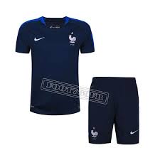 Compte officiel des équipes de france de football #fiersdetrebleus #fiersdetrebleues 🇫🇷 notre compte dédié à tous les footballs @fff ⚽️ www.fff.fr. Epingle Sur Foot769fr T Shirt Training Foot