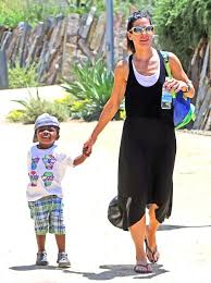 Sandra bullock is the proud mom of her two adopted children, son louis and daughter laila. Pin On Beauty
