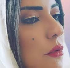 هاجم الفنان عبد المنعم عمايري منتقدي صورته داخل الحمّام والتي التقطها من مشهد لمسلسل قيد مجهول، وظهر فيها وهو جالس بدون وأضاف عبد المنعم عمايري: Ø£Ù…Ù„ Ø¹Ø±ÙØ© ØªØ¹ØªØ²Ù„ Ø§Ù„ÙÙ† Ù„Ø£Ù†Ù‡Ø§ ØªØ´Ø¹Ø± Ø¨Ø§Ù„Ù‚Ø±Ù ÙˆØªØ¨Ø­Ø« Ø¹Ù† Ù…Ù‡Ù†Ø© Ø£Ø®Ø±Ù‰ Ø¨Ù†ÙˆØªÙ‡ ÙƒØ§ÙÙŠÙ‡