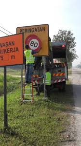 Adakah orang akan pergi tukar papan had laju macam ini? Jkrkualaselangor Ø¹Ù„Ù‰ ØªÙˆÙŠØªØ± Aktiviti Menukar Papan Tanda Had Laju Di Jln Persekutuan Dari 90km J Kpd 80km J Selaras Dengan Ops Bersepadu Musim Perayaan Jkrselangor Ruslanabdaziz Rozitams1 Https T Co Qkzjssprdn