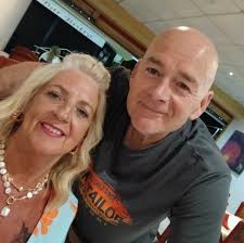 Hi we are looking at staying at Orlando apartments could any one offer a  review of the apartments and the sunbed situation in a morning thank you