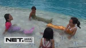 Wah Begini Serunya Berenang Di Kolam Renang Dengan Kostum Mermaid Net Jateng Youtube