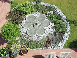 Shamrock Quellstein Als Vogelbrunnen Bzw Vogeltranke Flowforms Quellstein Steine Brunnen