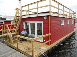 Skandinavisches Schwimmhaus Smillas Meerzeit Mit Bildern Hausboot