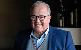 Mit seinen alleingängen und seiner beratungsresistenz hat der langjährige präsident des sc freiburg die. Fritz Keller Geniesser Weinerzeuger Gastronom Fussball Prasident