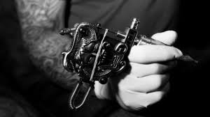 Votre bébé, vous l'avez dans votre cœur, dans votre peau et vous voulez un tatouage plein de sens qui symbolise cet amour sans limite et cette fierté de maman que vous ressentez. Le Guide Du Tatouage Homme Conseils Et Idees Pour Choisir Un Tatouage Mce Tv