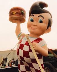 It's time for the Pate Swap Meet and we have one goal only... add to our  mini car army! 🛞 Join in