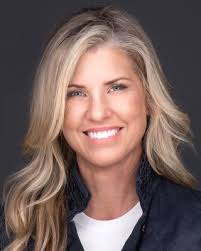 Kelli Cook's Instagram, Twitter & Facebook