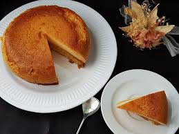 Se caramelizeaza cele 5 linguri de zahar in cratita (22 cm diametru) in care vom prepara tortul. Crema De Zahar Ars Cu Blat De Pandispan Reteta Video