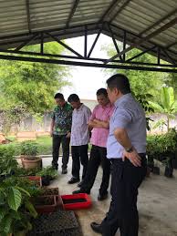 Kementerian pertanian republik indonesia (disingkat kementan ri) adalah salah satu kementerian di indonesia yang membidangi urusan pertanian, perkebunan dan kementerian pertanian republik indonesia dipimpin oleh seorang menteri pertanian. Lawatan Wakil Dari Malaysian Timber Industry Board Mtib Kementerian Industri Utama Dan Majlis Perbandaran Subang Jaya Mpsj Institut Perhutanan Tropika Dan Produk Hutan
