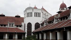 Gedung tiga lantai bergaya art deco ini merupakan karya arsitek belanda ternama, prof.jacob f. Menelusuri Lawang Sewu Yang Menyimpan Sejarah Peninggalan Belanda
