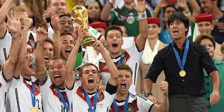 Der deutsche kapitän bei der em 2008 war michael ballack. Weltmeister Kapitan Es Liegt An Ihm Lahm Aussert Sich Zur Low Frage Mopo