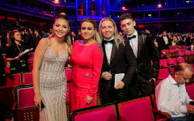 Bárbara bandeira tem reunida já uma verdadeira legião de fãs. Barbara Bandeira Vence Globo De Premio Revelacao E Afirma Nao Ando Aqui A Brincar Nova Gente