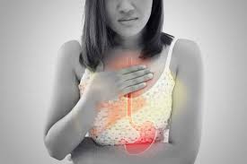 Dolori al petto e alla schiena, formicolio e addormentamento del braccio sinistro, bocca amara, difficoltà a respirare, annebbiamento della vista, tachicardia. Se Soffri Di Ernia Iatale Scopri Sintomi Cause E Cure