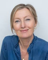 Eliza Burrows's Instagram, Twitter & Facebook