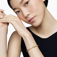 Designer Bracelets, Fine Luxury Bracelets & Bangles for Women UK, Gold &  Silver