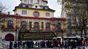 Sting s'est produit hier soir, 12 novembre, sur la scène du bataclan, pour une soirée hommage à un an des attentats qui ont fait 130 morts. Un Rescape Du Bataclan S Est Suicide