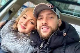 Лучшая музыка в дальнюю дорогу для вашей машины в этом разделе. Olega Kenzov V Shkole Sidel Za Odnoj Partoj S Mamoj Kohannya Na Vizhivannya