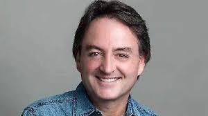 Mago Gamini explora la magia para adultos