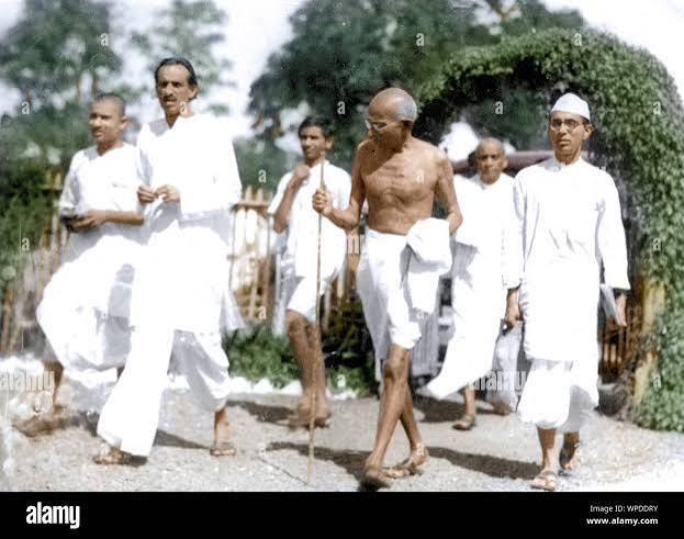 Mahatma Gandhi walking with stick and associates, Wardha, Nagpur, Maharashtra, India, Asia, 1940 old vintage 1900s picture Stock Photo - Alamy