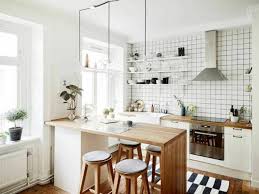 Le Carrelage Mural En 50 Variantes Pour Vos Murs Petite Cuisine Ouverte Amenagement Petite Cuisine Cuisine Ouverte