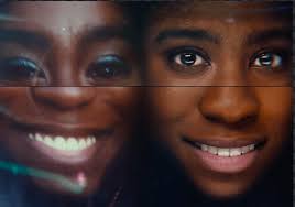 Esa escena con la IA Natalie tratando de copiar la sonrisa de la Natalie  real fue mi escena favorita de la serie y desearía que la exploraran más  (sí, ya sé que