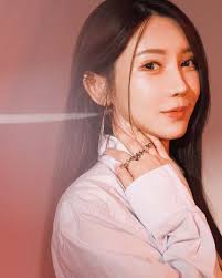 虛與實之間，成為完整的自己——專訪浪LIVE 直播創作者| GQ Taiwan