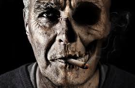 Afbeeldingsresultaat voor old arab lady smoking cigarette