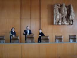 August 1993, regelt die zuständigkeiten und verfahrensweisen des höchsten gerichtshofes in deutschland, des bundesverfassungsgerichts. Das Bundesverfassungsgericht Aufbau Und Alltag Bedeutende Entscheidungen Die Geschichte Imagefilm 2014 2019 Crew United