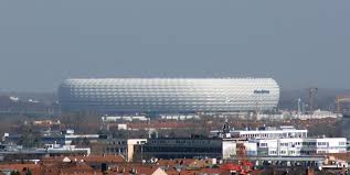 De allianz arena is de thuishaven van twee clubs uit münchen, tsv 1860 münchen en fc bayern münchen. Allianz Arena Frottmaning 2005 Structurae