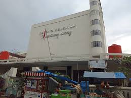 Di hari berbahagia itu, pria yang akrab disapa billar ini meminta izin secara khusus kepada keluarga untuk meminang pujaan hatinya. Baheula Gedung Kesenian Itu Bernama Rumentang Siang