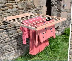 Ou alors pour l'intérieur dans la buanderie, accroché au plafond mais aussi pour les petits espace, suspendu, pour la salle de bain. Petit Espace 12 Astuces Pour Faire Secher Son Linge Etendoir Diy