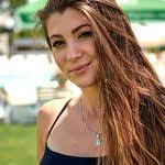 Arian Bates's Instagram, Twitter & Facebook