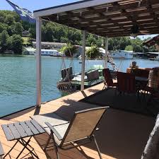 A combined 20 years in the industry along with past and present we have an extensive database of boats in tennessee, kentucky, georgia, alabama, arkansas, and surrounding states. Houseboat Rentals In Tennessee Vrbo