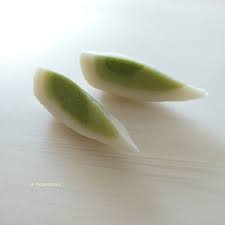 和菓子 無碍な菓子 さんはinstagramを利用しています 0672 芽生 mebae the scent of spring hangs in the air 芽生 sprout wagashi nerikiri greentea japanesesweets 和菓子 菓子 果子