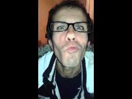 Come si riconduce tutto ciò al discorso della seduzione, possono anche gli uomini brutti. Uomo Brutto Youtube