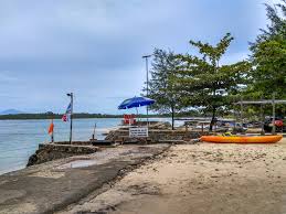 Setelah 18 kilo meter jauhnya, anda akan sampai di tujuan yaitu pantai pasir putih yang berada di kanan jalan. Daftar Spot Snorkeling Di Banten Lokasi Seru Untuk Sapa Penghuni Laut