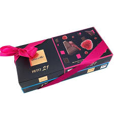 Offre Speciale Saint Valentin Profitez De 2 Coffrets Petit 21a Un Prix Incroyable Et Offrez 21 Carres De Chocolat Noir Fourres Au Cara In 2020 Book Cover Books Cover