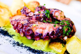 Polipetti in cassuola, al sugo. Il Polpo