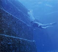 Even though the yonaguni monument wasn't discovered until 1987, some researchers believe it the yonaguni monument wasn't discovered until 1987, and in that short time, it's already become a tourist. Geheimnisse Der Unterwasserpyramide Von Jonaguni Unterwasser Pyramiden Von Yonaguni Insel