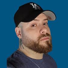 Andre Saenz's Instagram, Twitter & Facebook