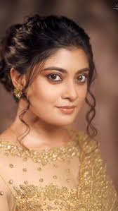 Beautiful green Benaras lehenga paired with red embroidered Dupatta and  gold blouse ✨ Outfit and styling : @niralidesignhouse Muse :  @luckysparkle9991 Mua: @pavihairandmakeup Jewellery:@savinidii_jewellery  Hairstylist: @margaret.kumar.3 Photography ...