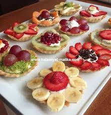 تارت روعة بالفواكه In 2020 Food And Drink Baked Strawberries Mini Dessert Cups