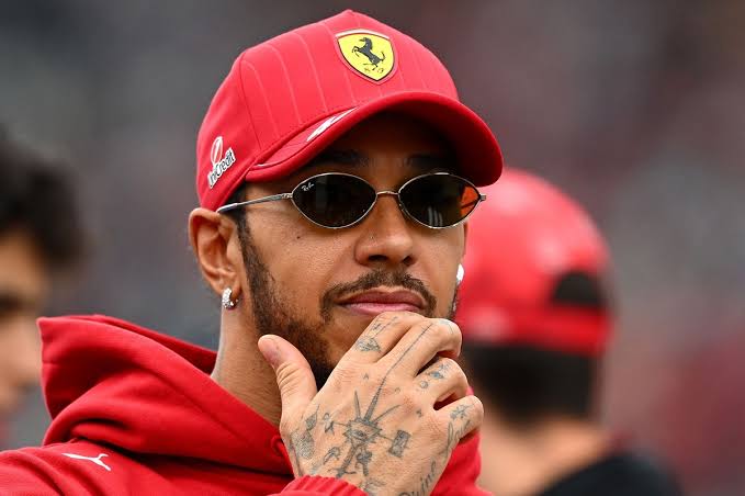 Lewis Hamilton delivers abrupt response to fans 'waiting for something  magical'